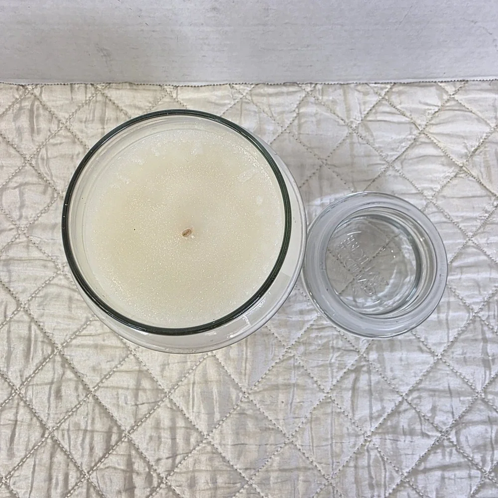 New Rare HTF Yankee Candle Snow Berry Jar Candle 22 Oz‎
